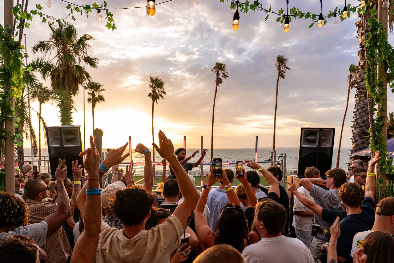 No Way Back — Riviera hands up
